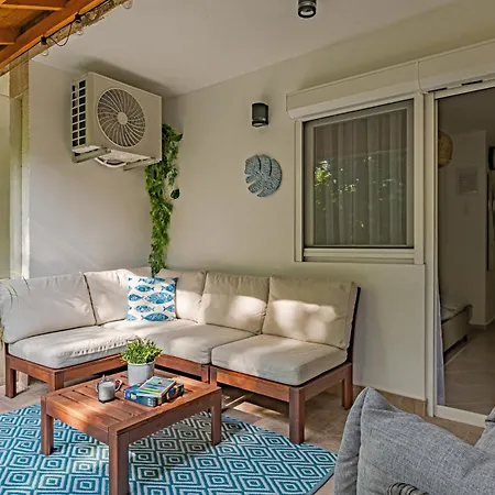 Apartment Blue Zamardi